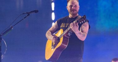 Zach Bryan vows to 'never play in Kansas City' after Chiefs beef