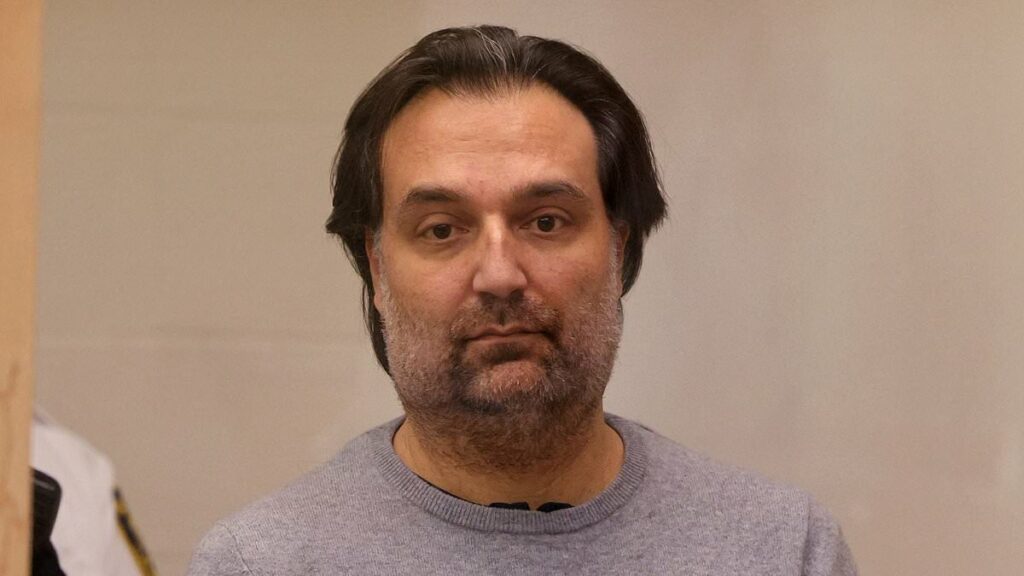 Art-swindler husband STABBED in prison while awaiting trial for murder