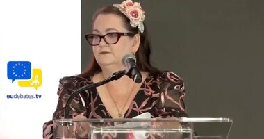 Australian mother calls for social media age restrictions after daughter's suicide