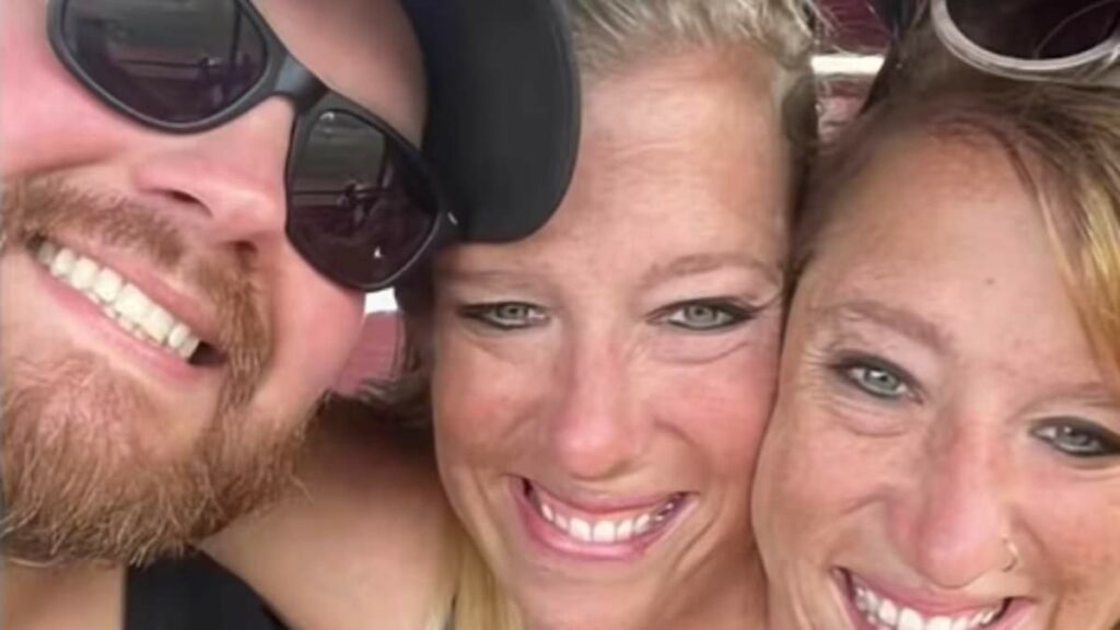 Conjoined twins Abby and Brittany Hensel share new wedding pics
