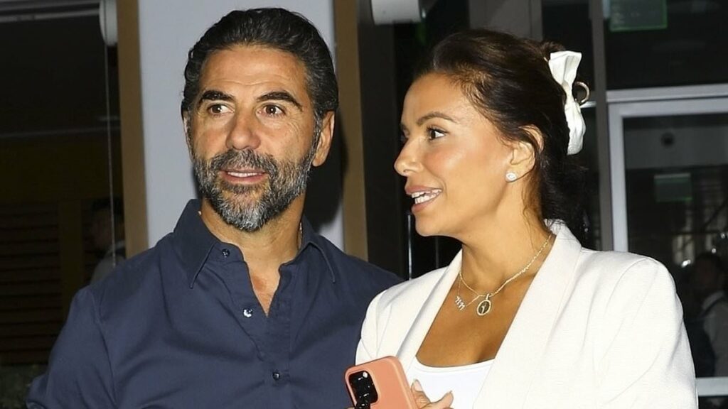 Eva Longoria packs on PDA with husband in Beverly Hills