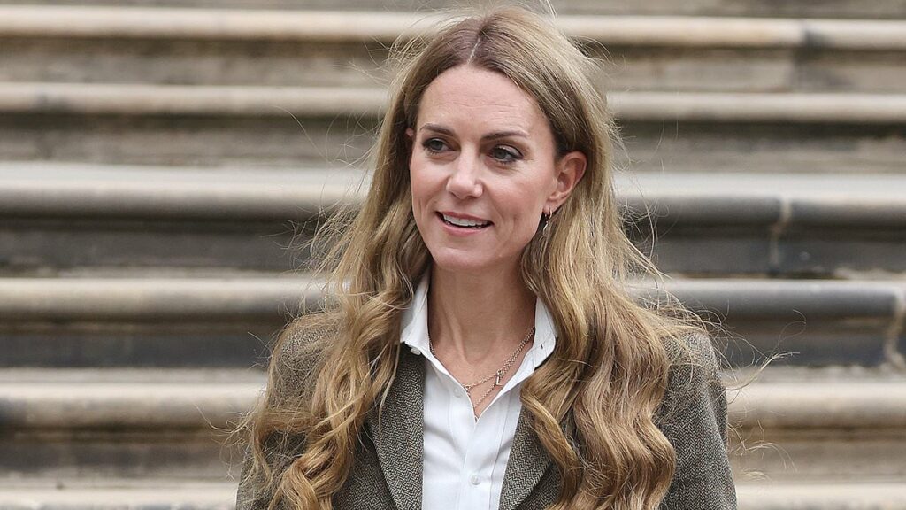 Good Heir Day! Kate returns to duties with blonde post-holiday hair