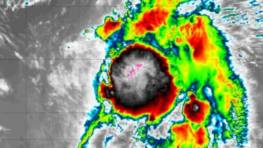 Humberto feared to merge with second storm threatening East Coast