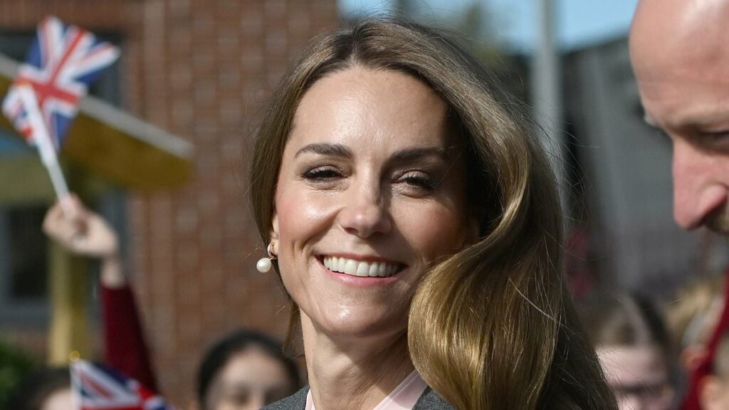Kate is effortlessly elegant with styled 'bronde' tresses
