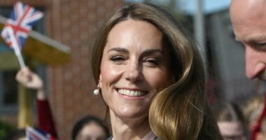 Kate is effortlessly elegant with styled 'bronde' tresses