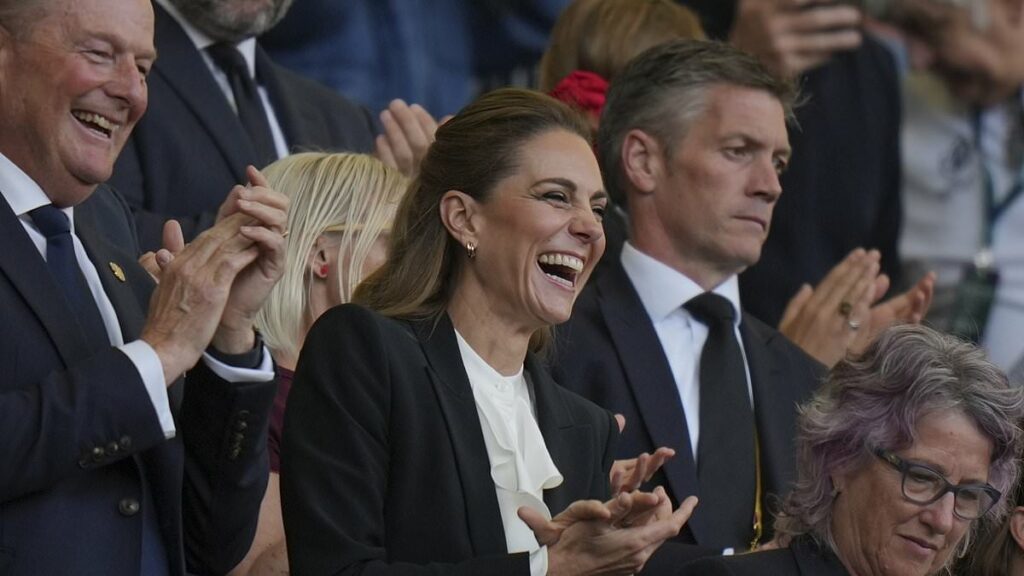 Kate ties back her newly blonde locks at Women's Rugby World Cup