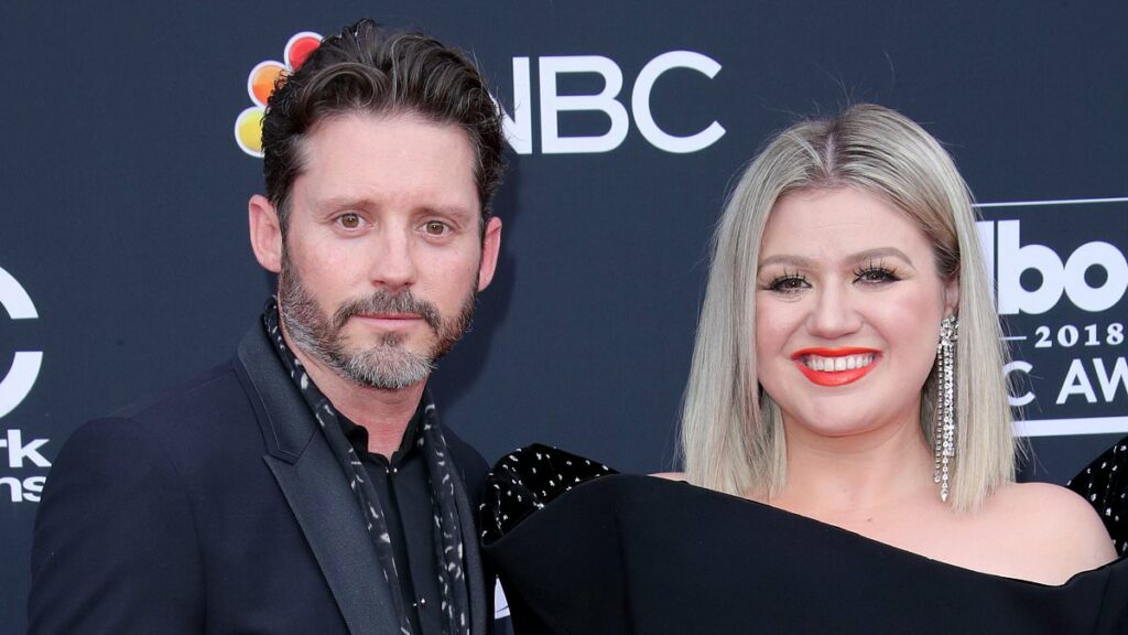 Kelly Clarkson shares message after Brandon Blackstock's death