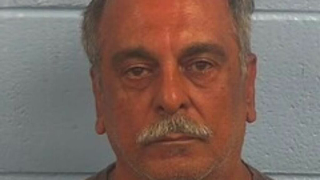 Plot to kill family unravels when father unknowingly hires FBI agent