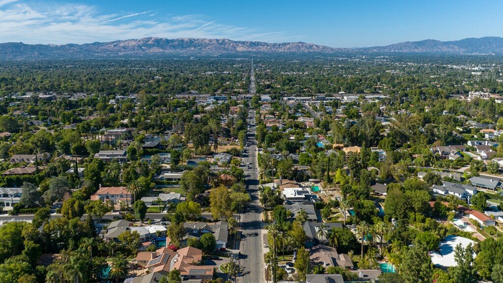 Residents in exclusive enclave demand Dem mayor act on crime surge