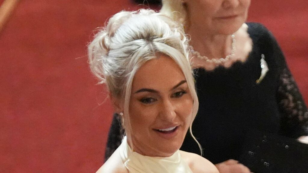 Viral glamorous golfer turns heads at Trump's state banquet