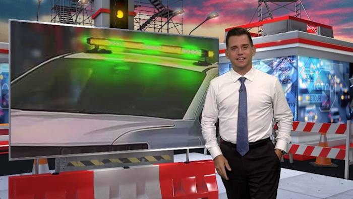 Are flashing green lights on construction vehicles legal?