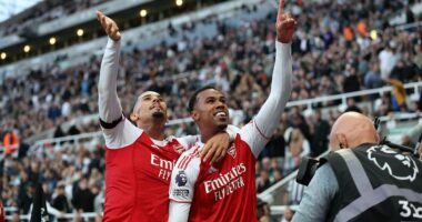 Arsenal seized the window of opportunity seconds before it closed on a weekend when pace-setters Liverpool conceded ground, writes CRAIG HOPE