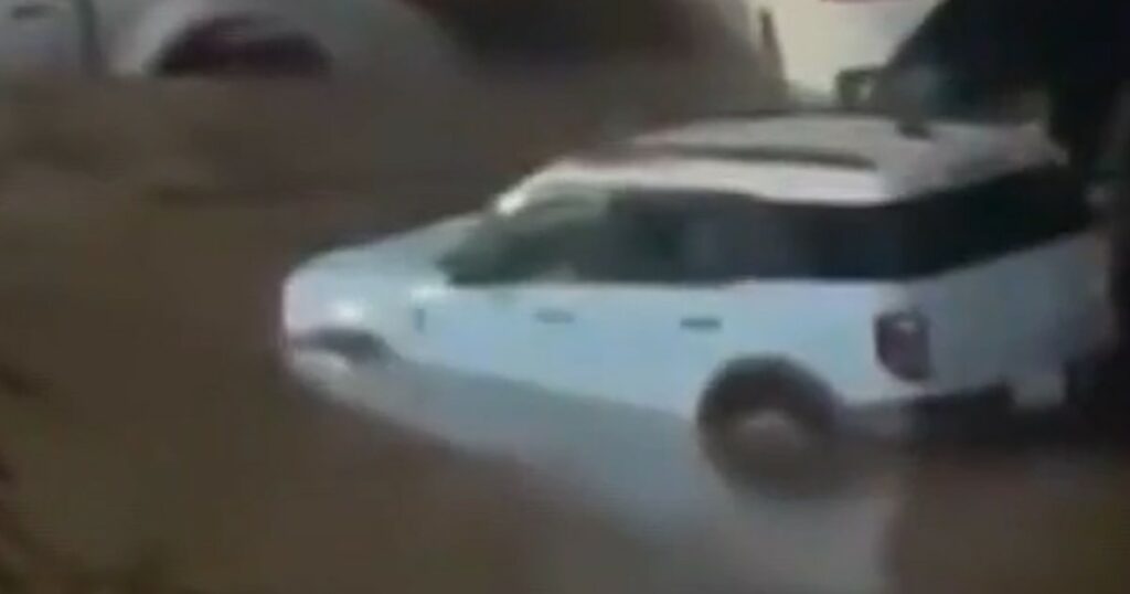 At least four dead in Arizona flash flood emergency