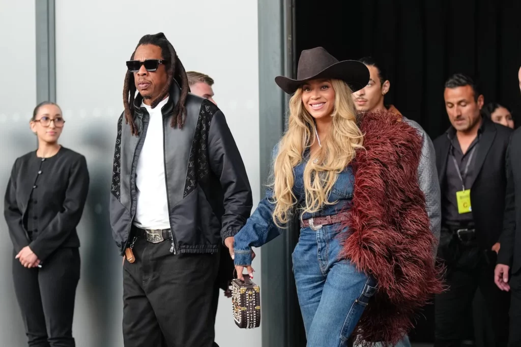 Beyoncé and Jay-Z's New Neighbors in England Worry About 'Swarms' of Paparazzi