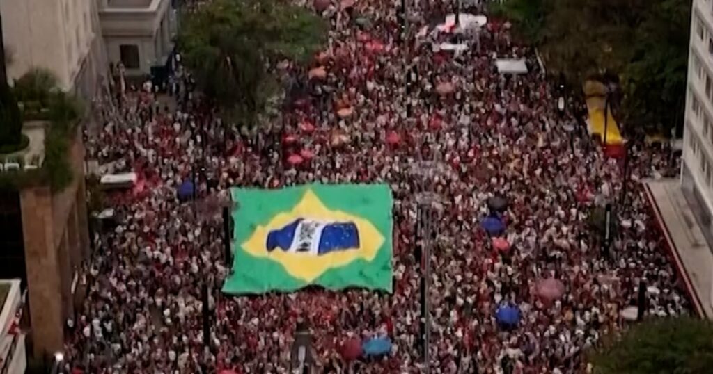 Brazilians protest against amnesty bill for Bolsonaro