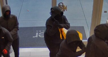 California jewelry store targeted in smash-and-grab