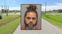 Dad throws 3 kids over 6-foot fence as he flees police: Cops