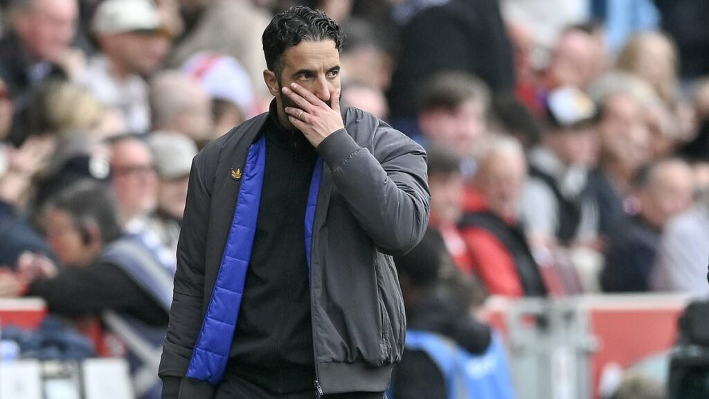 Gary Neville pinpoints 'awful' moment which shows Man United players now 'may be really doubting' Ruben Amorim's system after 'ridiculous' decision - with sacking odds shortening