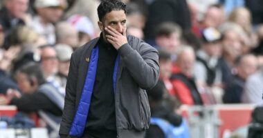 Gary Neville pinpoints 'awful' moment which shows Man United players now 'may be really doubting' Ruben Amorim's system after 'ridiculous' decision - with sacking odds shortening