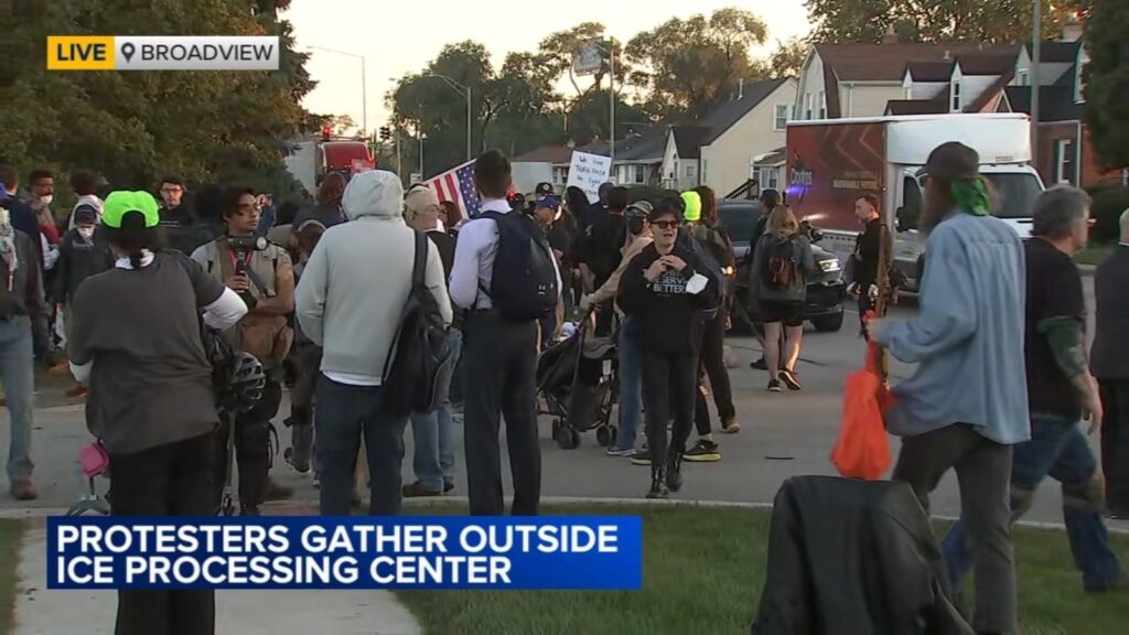 ICE Chicago Operation Midway Blitz: Protesters gather at Broadview ICE facility Friday; SW Side tamale vendor held at facility