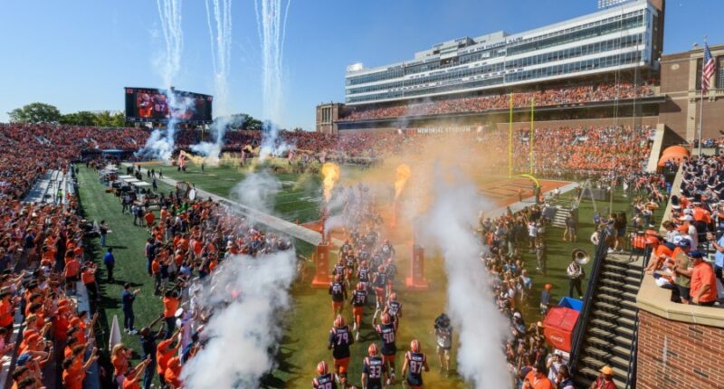 Illinois wins Homecoming game over USC on last second field goal