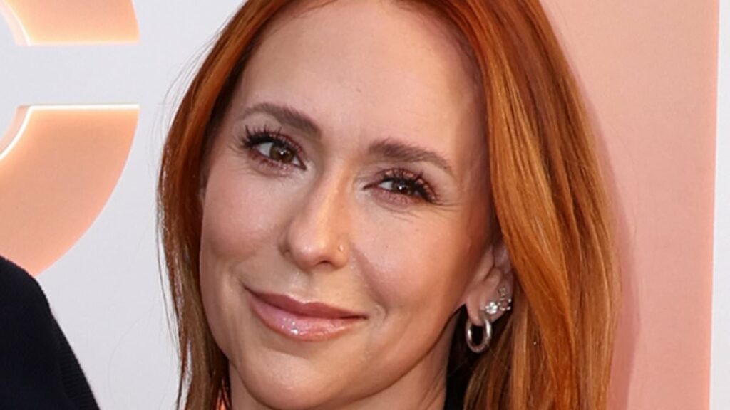 Jennifer Love Hewitt walks rare red carpet with husband Brian Hallisay