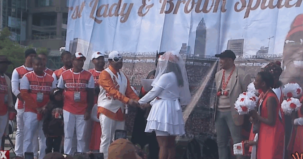 Just married: Browns fans tie the knot in Muni Lot during season opener