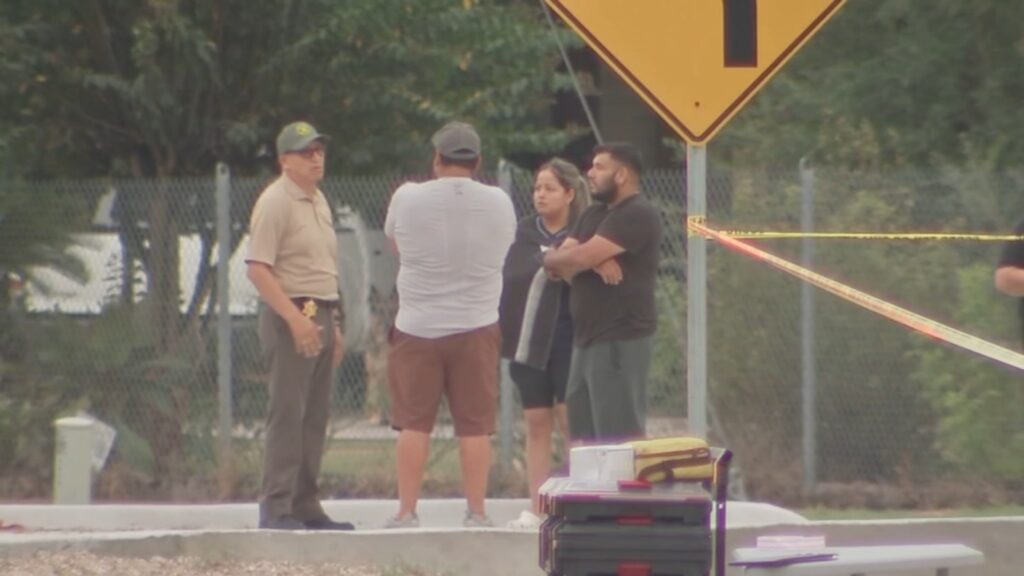 Liberty County, Texas shooting at Alas Locas bar outside Houston kills 1, injures 5; suspect at large: officials