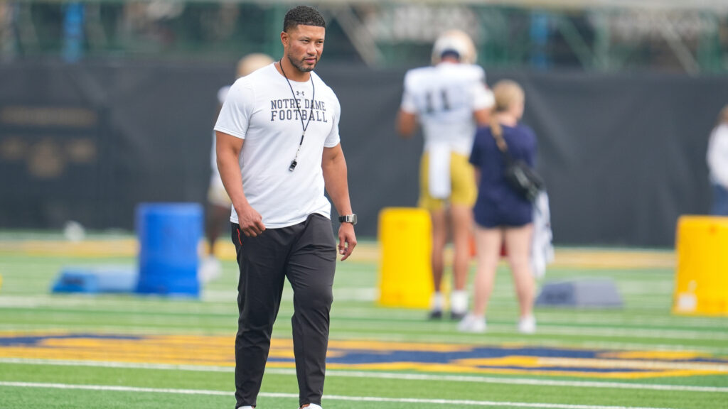 Miami-Notre Dame football game today: No. 10 Miami Hurricanes dig in late, tops No. 6 Notre Dame Fighting Irish 27-24