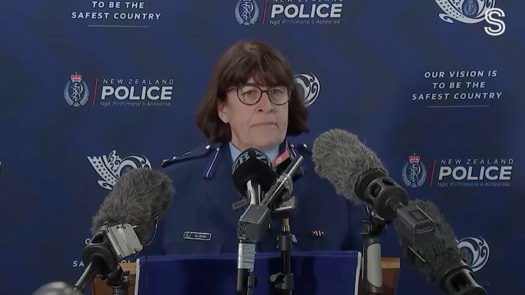 New Zealand Police address wild rumour about a mystery baby in Marokopa kids, Tom Phillips search