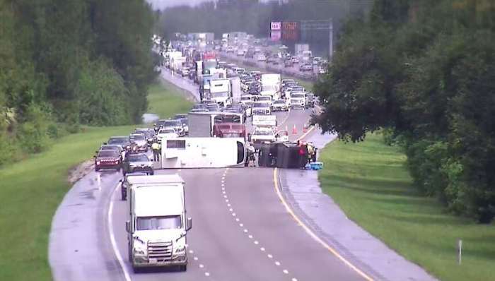 Rollover crash slows I-95 in Volusia County