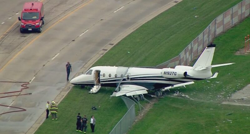 Small plane crashes in suburban Chicago