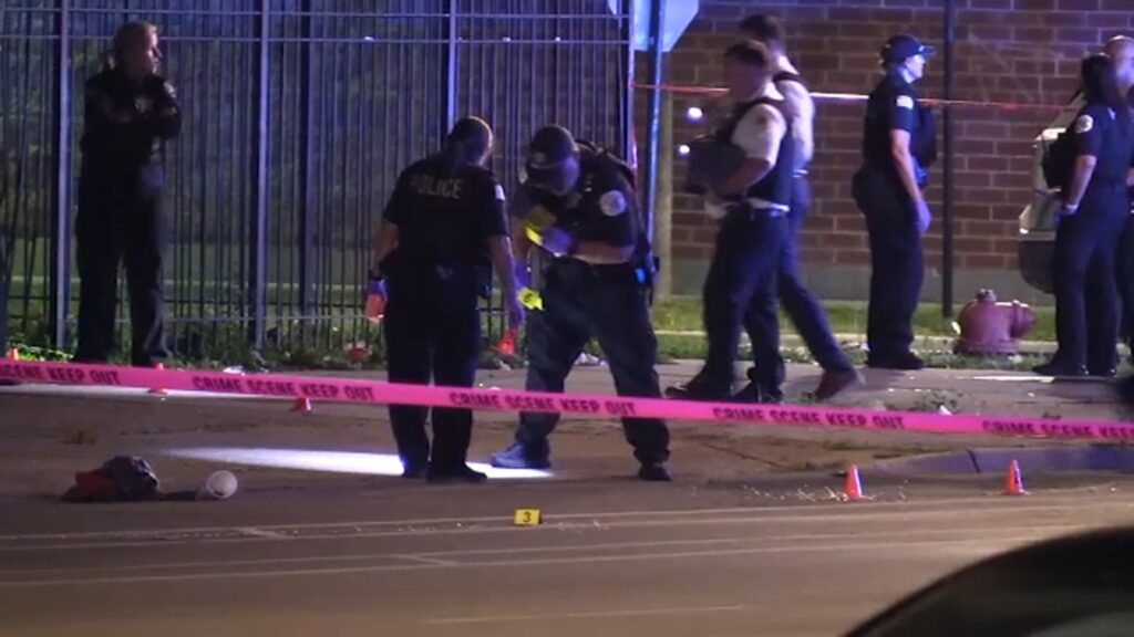 Suspect with knife shot by Chicago police officer on Madison Street in Austin, CPD says