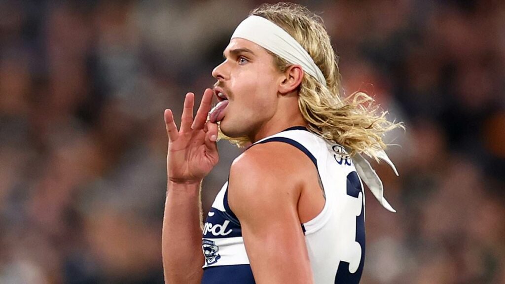 The Tammy Hembrow scrutiny gets to Bailey Smith as he launches savage F-bomb rant at a female photographer