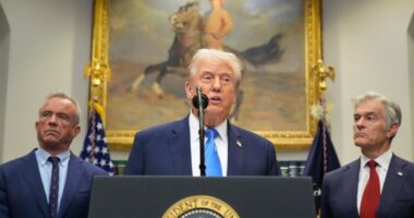 Trump urges pregnant women to avoid Tylenol, OB-GYN group disagrees