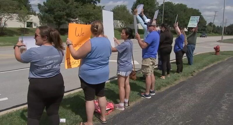 Valley View Council sets strike date for workers at Valley View School District, which coves Romeoville and Bolingbrook, Illinois