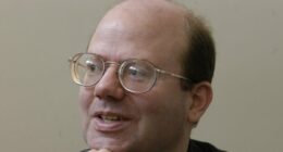 Wikipedia Co-Founder Larry Sanger Tells Tucker Carlson that the Site Blacklists Breitbart News