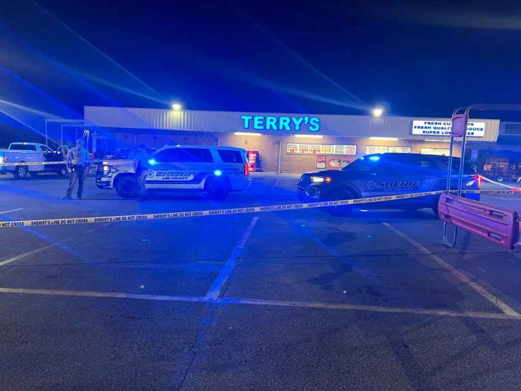 1 dead, 1 in custody after Alabama shooting