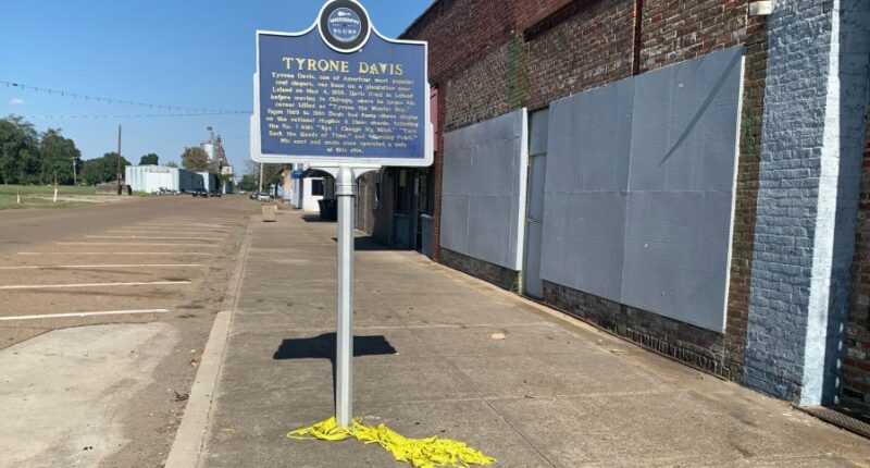4 arrests made in connection with mass shooting that left 6 dead in Mississippi, FBI says
