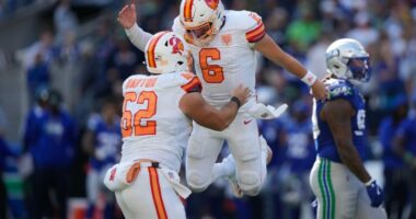 49ers face the Buccaneers in a matchup of 4-1 teams playing well despite injuries