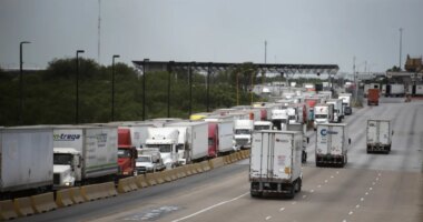 5,500 truckers fail English skills test, lose driving privileges in US, industry leader says