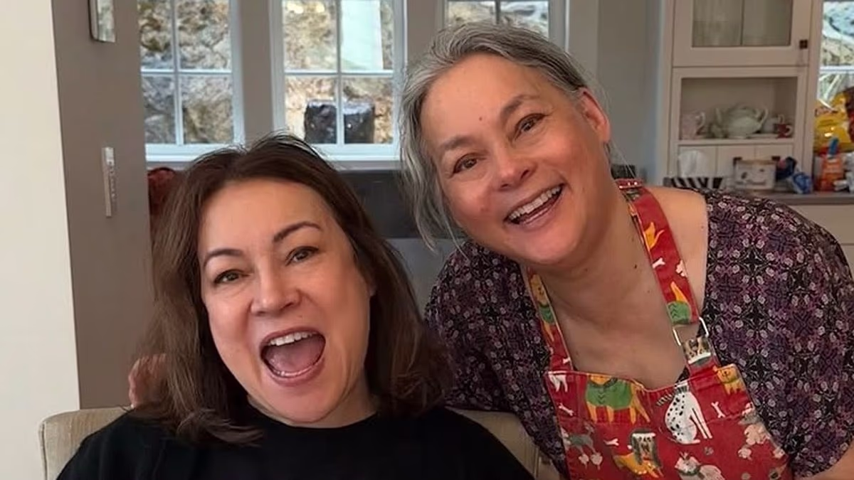 80s bombshell who left Hollywood posts pic with horror icon sister