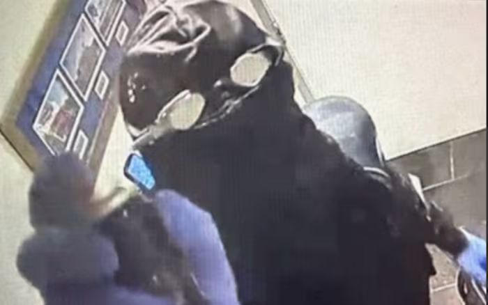 911 call: Paddlefish employees at Disney Springs forced to ground, covered by trash bags in robbery