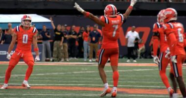 AP Poll: Illinois falls out of Top 25