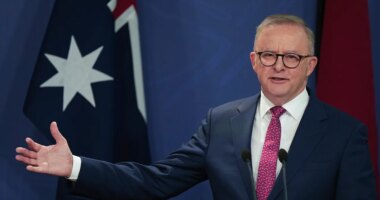 Australian prime minister's plane makes emergency landing in St Louis after leaving Washington