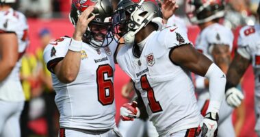 Baker Mayfield tosses 2 touchdown passes and the Buccaneers beat the 49ers 30-19