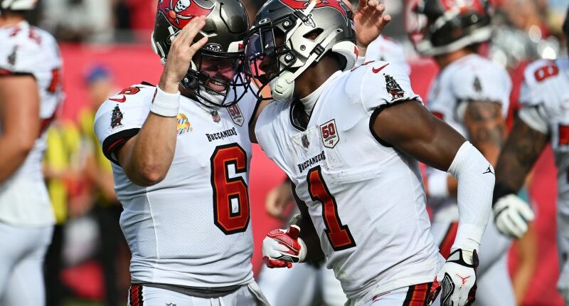 Baker Mayfield tosses 2 touchdown passes and the Buccaneers beat the 49ers 30-19