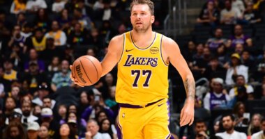 Bet $5, get $200 in bonus bets for Warriors vs. Lakers