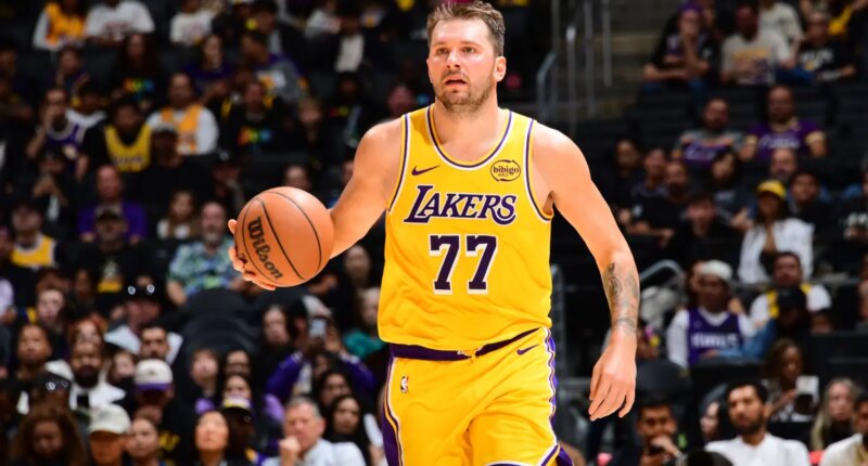 Bet $5, get $200 in bonus bets for Warriors vs. Lakers