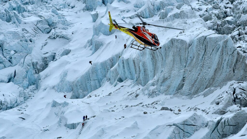 Blizzard traps hundreds on Mount Everest as rescue teams race to save lives